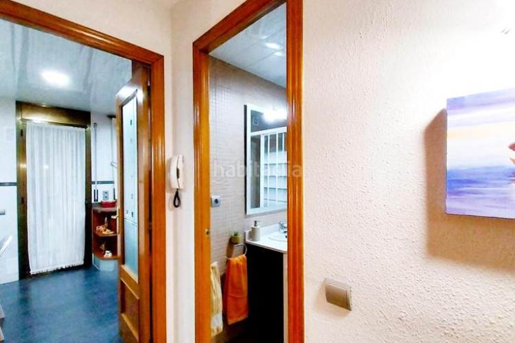 Casa magnifica casa unifamiliar de 230 m2 con 3 hab dobles y gran estudio 55 m2 en Terrassa