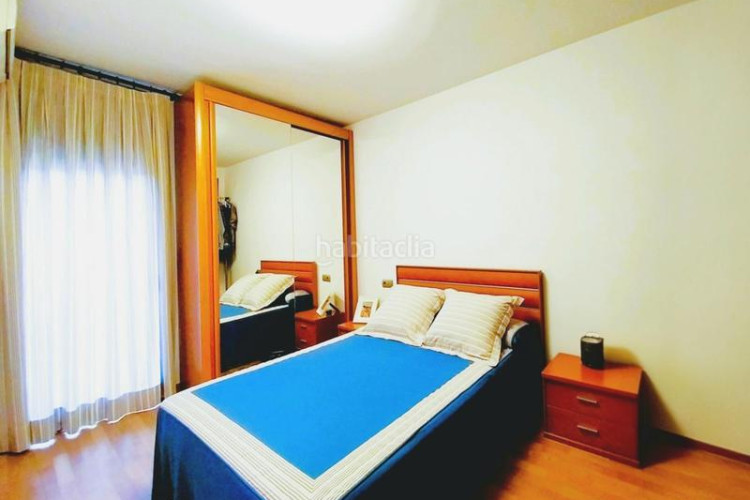 Casa magnifica unifamiliar de 230 m2 con garaje 3 coches, 3 dormitorios dobles, espectacular estudio 55 m2 y patio en Terrassa