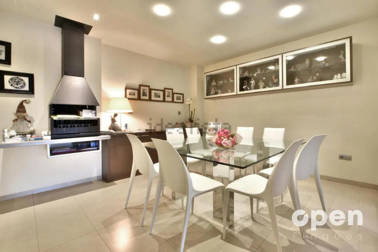 Chalet adosado en calle de la Poetessa Caparà