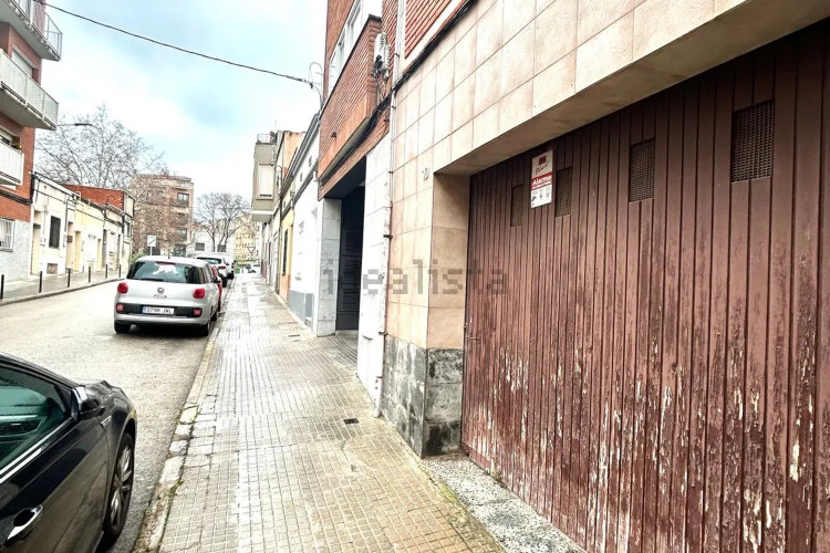 ZONA DE CA N'AURELL. CASA ADOSADA DE 4HABS. PARA REFORMAR ¡Oportunidad única en Ca N’Aurell!