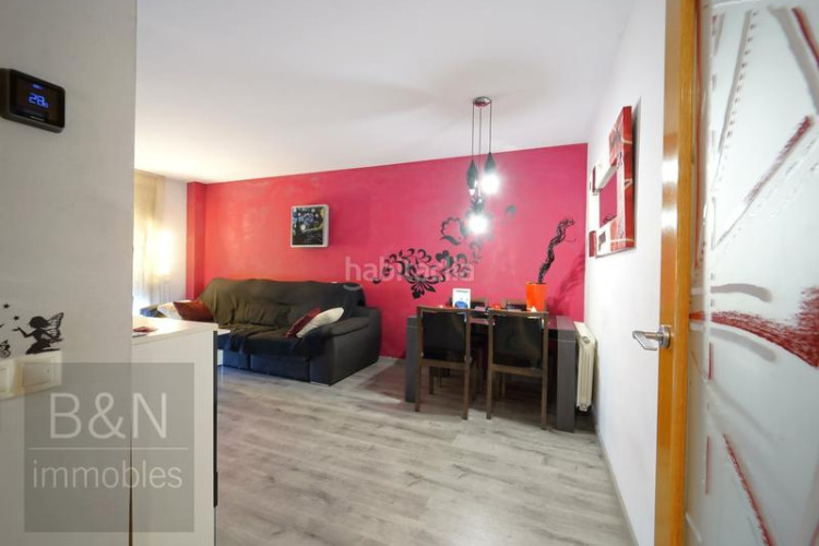 Dúplex tu hogar con alma espacio, confort, tres salidas al exterior y zona comunitaria con piscina y plaza de parking en Terrassa
