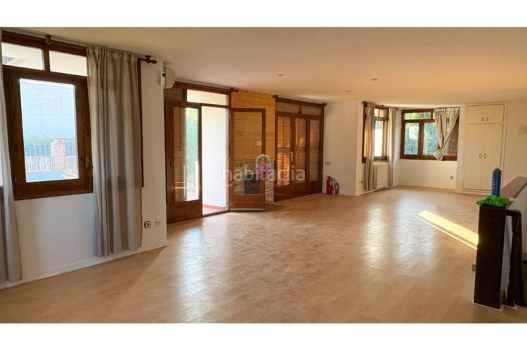 Casa  de 200m construidos en venta a 4 vientos en la urbanización font de lespardenya, en Terrassa