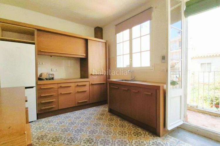 Casa de 190 m2 amb pati a la plaça del progres en Terrassa