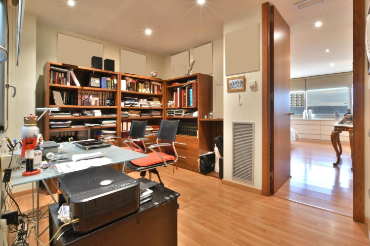 Carrer de la Poetessa Caparu00E0, Sant Pere Nord