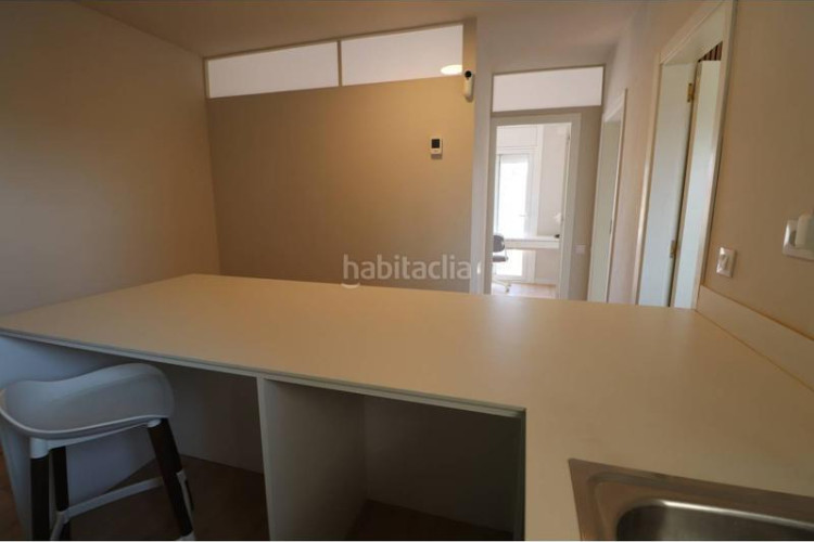 Piso escoles, acabado de reformar en Plaça Catalunya - Escola Industrial Terrassa