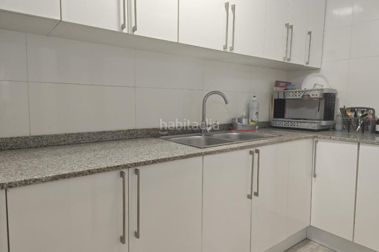 Piso a lado de la oficna del soc en La Cogullada Terrassa