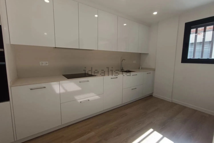 Piso en calle Transversal, 181