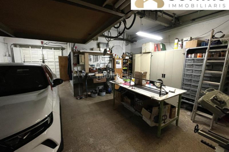 Casa adosada con amplias terrazas y gran potencial en Terrassa