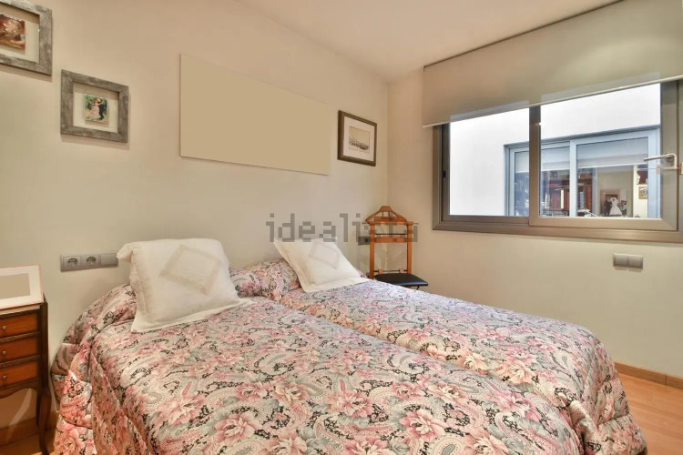 Casa independiente en calle de la Poetessa Caparà