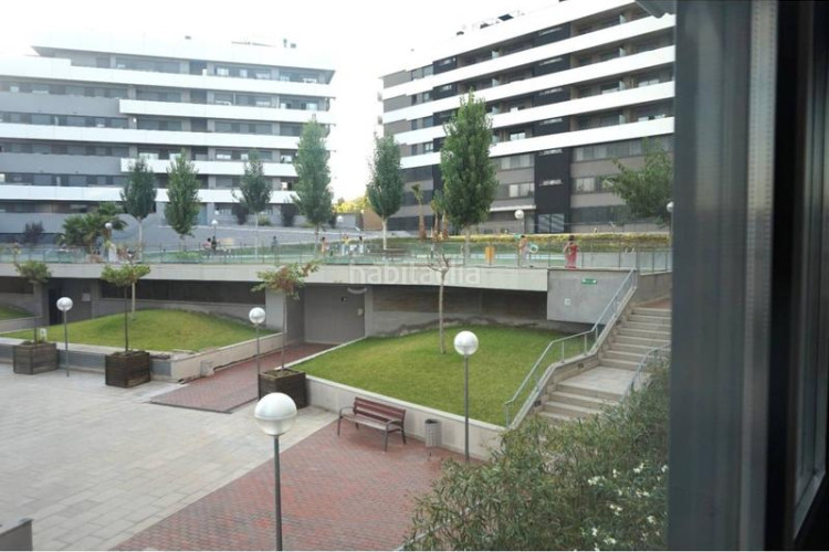 Piso torressana fantastico piso de 2 habitaciones con pk trastero con piscina comunitaria en Terrassa