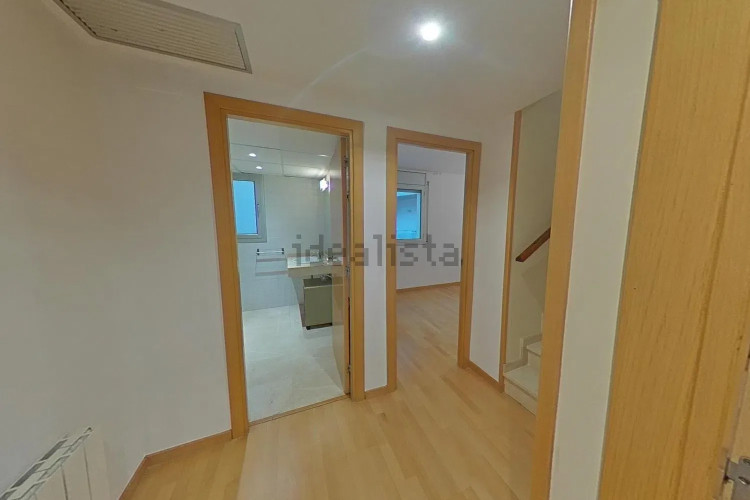 ESPECTACULAR DÚPLEX DE 4DORMITORIOS+3BAÑOS +BALCON+TERRAZA + PARKING (17M).