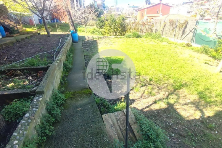 Casa independiente en calle del Camerun