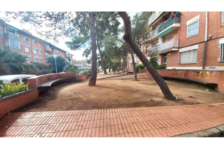 Olot, Les Arenes - La Gru00EDpia  Can Montllor