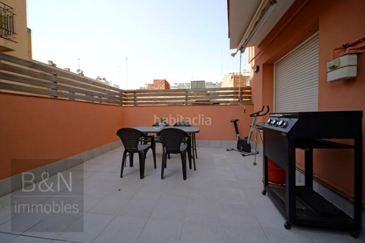 Piso en el centro con terraza de 20m y a un paso del parc vallparadís en Terrassa