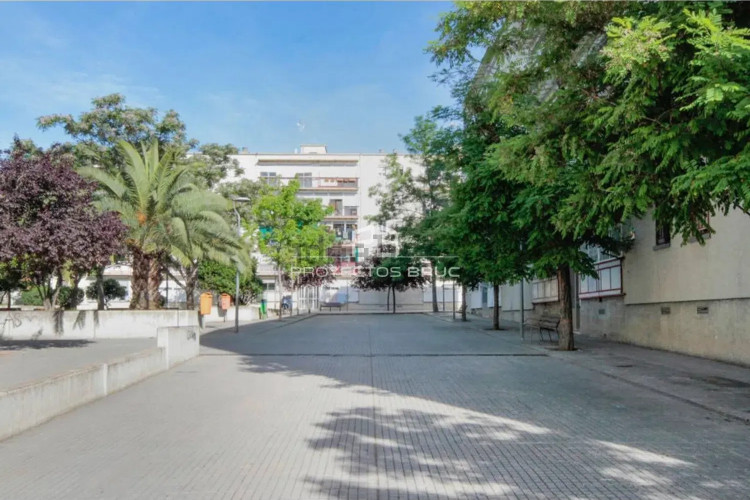 Piso en plaza de la Font Llicona