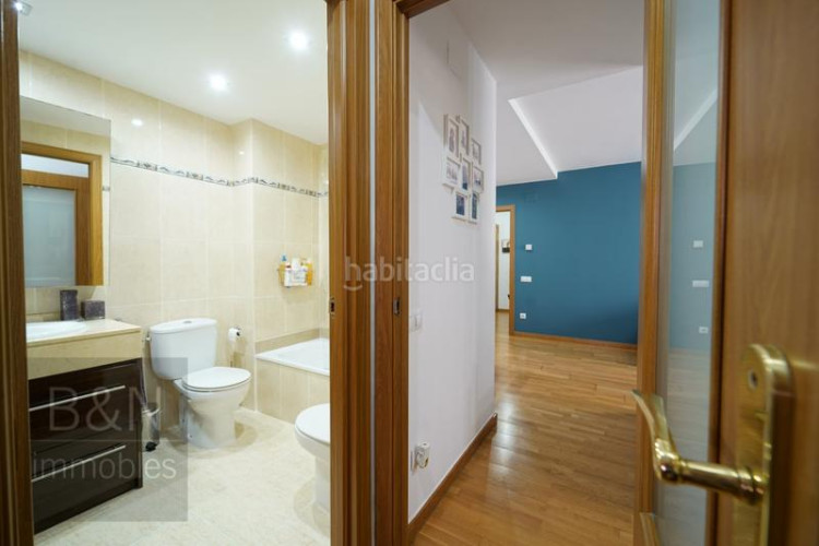 Piso te vas a enamorar de su carácter! amplio, luminoso, con zona comunitaria y plaza de párquing con trastero en Terrassa