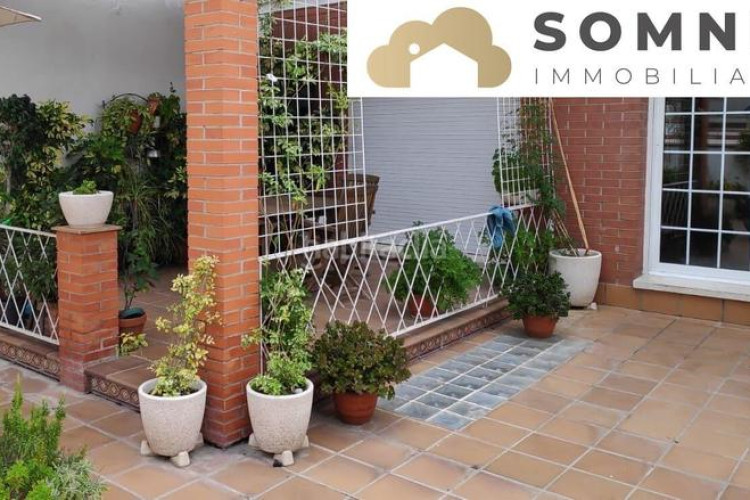 Casa adosada casa en las arenas con piscina en Les Arenes - La Grípia - Can Montllor Terrassa