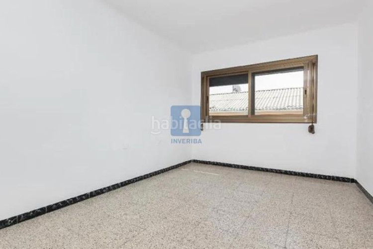 Piso inmueble ilegalmente okupado situado en la calle guadiana 2, 42, , barcelona en Terrassa