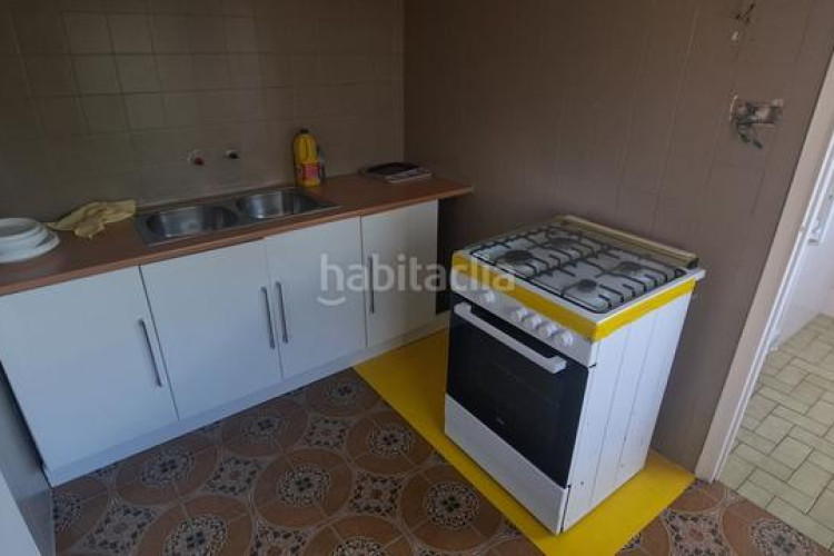 Piso  todo exterior con balcón y ascensor! en ca n anglada en Terrassa