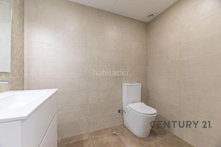 Apartamento en carrer de pere fizes ático dúplex con distribución invertida, suite, terrazas y acabados premium en Terrassa