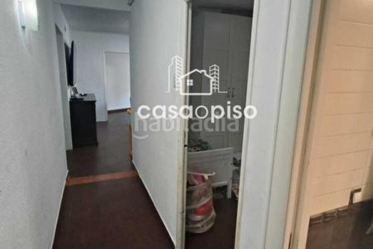 Piso  reformado en La Cogullada 3 dormitorios, 1 baño, todo exterior, cocina individual, con dos balcones uno de 6m y otro de 4m y en Terrassa