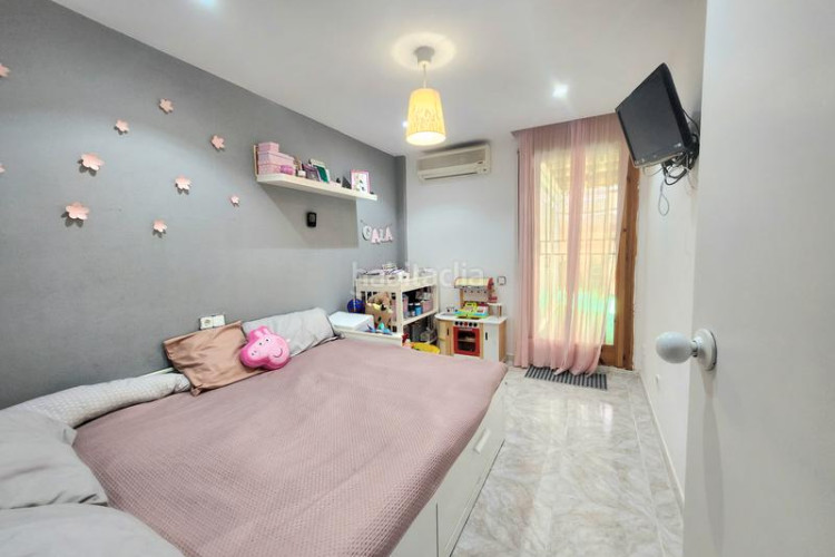 Piso con entrada independiente, terraza y parking en Terrassa