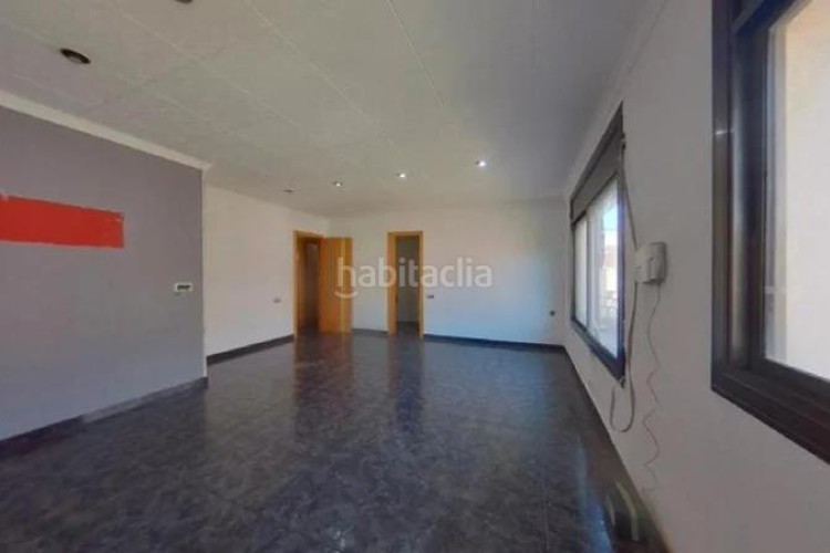 Piso errassa (barcelona). "okupado" (no se puede visitar ni hipotecar). en Terrassa