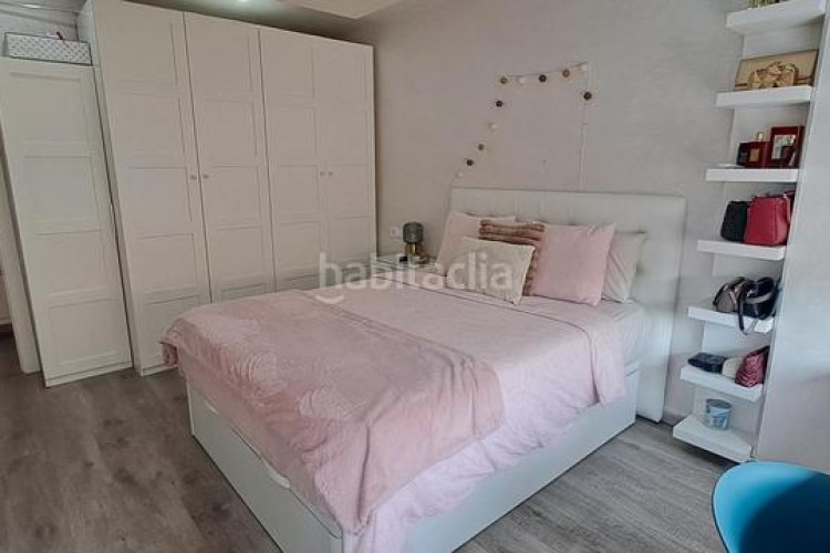 Ático atico totalmente reformado. 2 hab. dobles. 2 terrazas. amplio estudio. en Terrassa