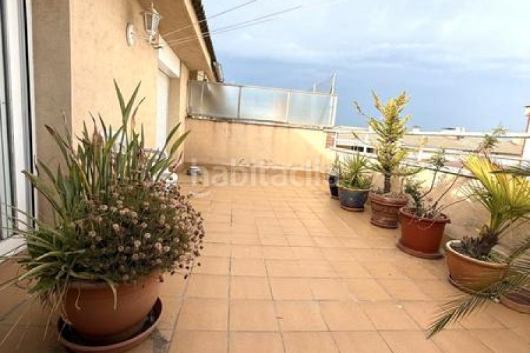 Dúplex atico-duplex de 4 habitaciones + estudio, 2 terrazas y parking en Terrassa