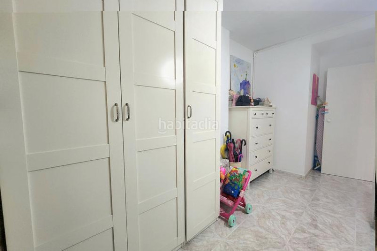 Piso con entrada independiente, terraza y parking en Terrassa