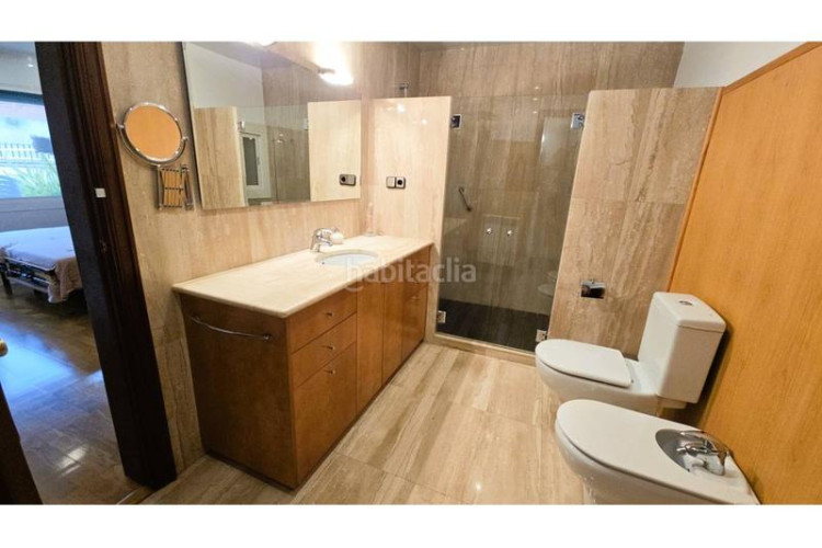 Piso oportunidad piso tipo casa gran garaje y terraza en Terrassa