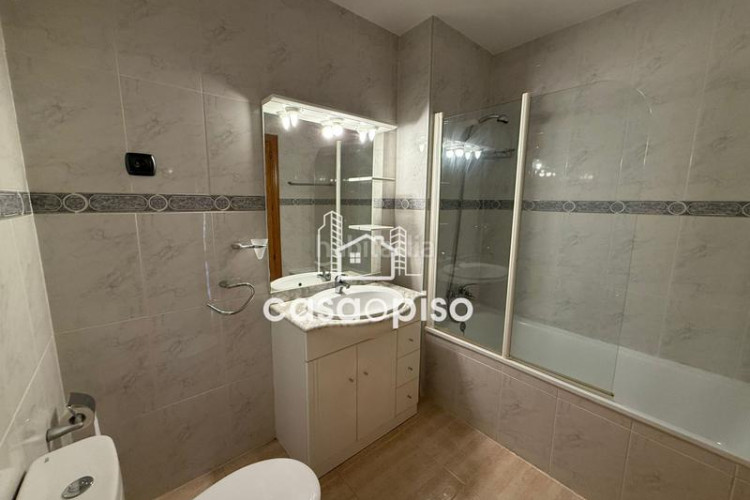 Piso amplio piso reformado en Can Roca. 3 dormitorios, 2 baños y terraza de 12 m. vistas espectaculares. ideal para tu familia. no lo d en Terrassa
