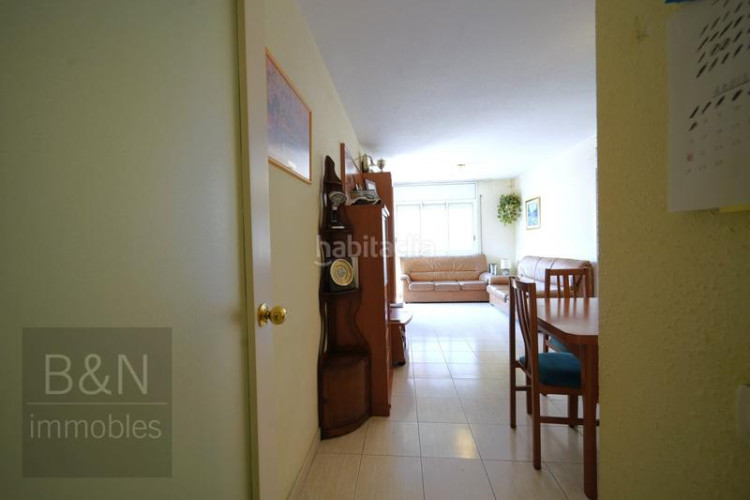 Piso un hogar de tres habitaciones, balcón, plaza de parking y trastero en Terrassa