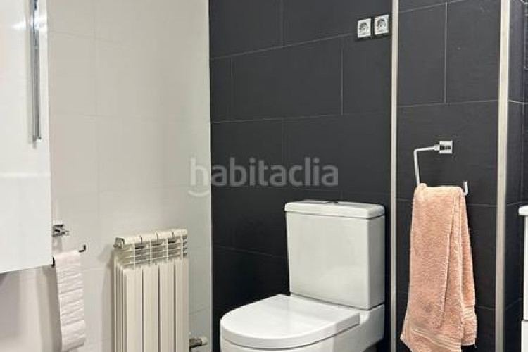 Piso zona grípia. piso de 3habs + 2 lav. + 2 balcones+ pk en Terrassa