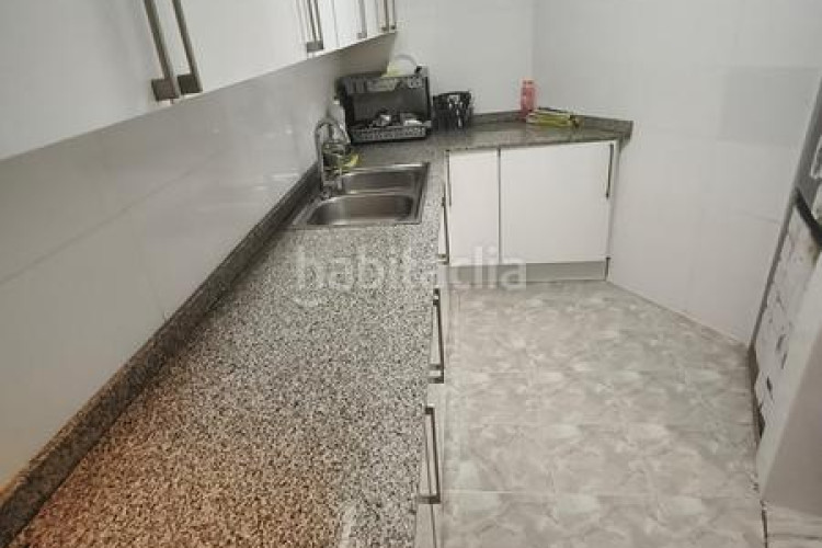 Piso  reformado en La Cogullada 3 dormitorios, 1 baño, todo exterior, cocina individual, con dos balcones uno de 6m y otro de 4m y en Terrassa