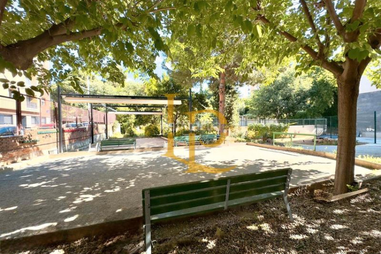 Casa adosada preciosa casa con terraza y garaje en una zona privilegiada en Terrassa