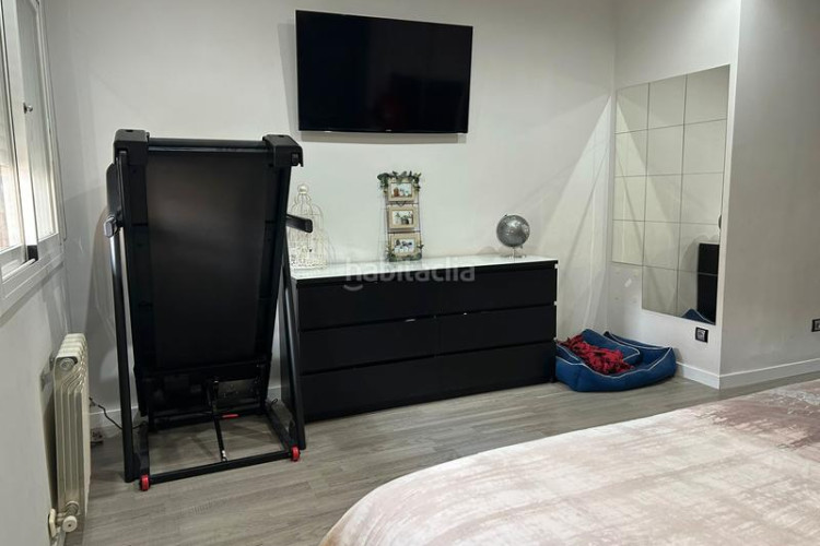 Piso zona grípia. piso de 3habs + 2 lav. + 2 balcones+ pk en Terrassa