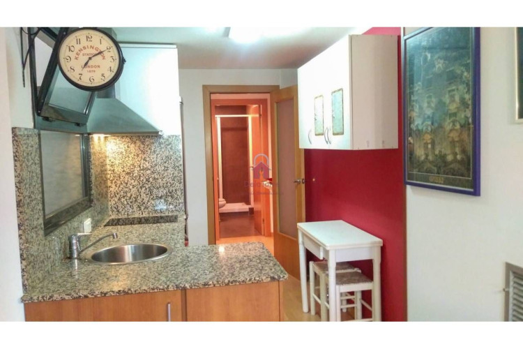 Poetesa Capara, Sant Pere Nord