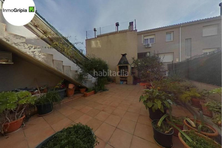 Casa adosada  en venta en les arenescan montllorla grípia08227 en Terrassa