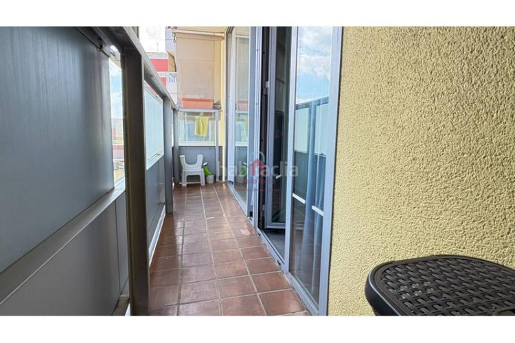 Piso  en venta con balcón a pie de comedor, parking y trastero, listo para entrar a vivir! en Terrassa
