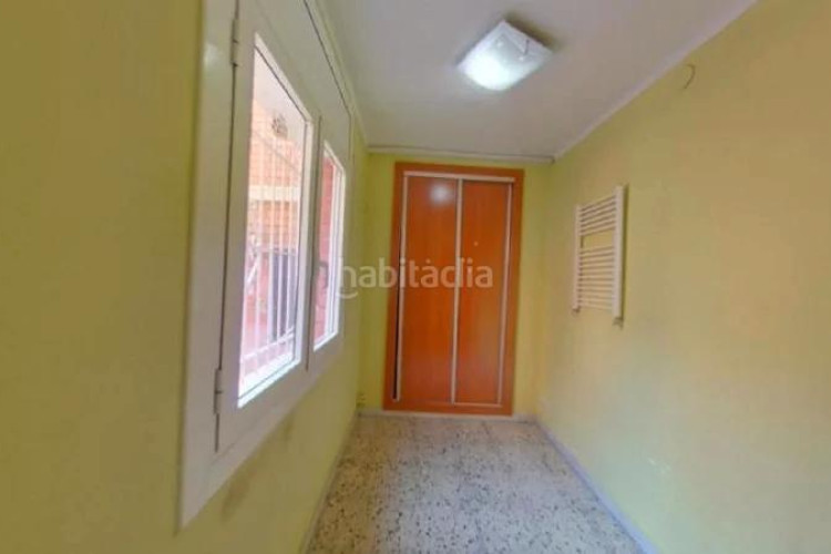 Piso (barcelona). "okupado" (no se puede visitar ni hipotecar). en Terrassa