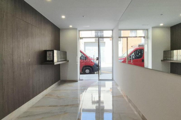 Dúplex duplex invertit obra nova de 160 m2 4 hab dobles i 4 terrasses al carrer transversal en Terrassa