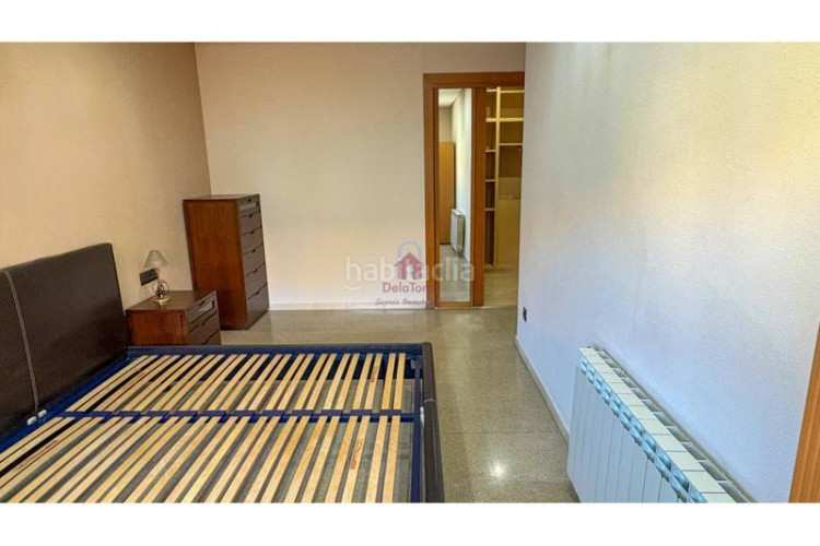 Ático  en venta tocando avda. jaume 1 de 105m construidos con salida a terraza de 18m a pie de comedor. en Terrassa