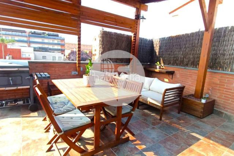Dúplex  de ensueño en el centro con gran terraza y balcón, 2 plazas de parking y detalles premium en Terrassa