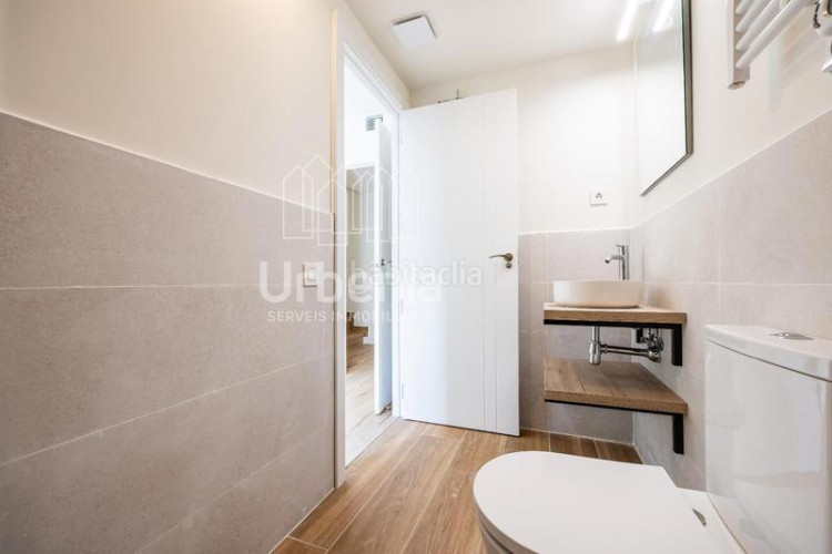 Dúplex luminosos dúplex con terraza con buenas vistas de 3 y 4 dormitorios en Terrassa