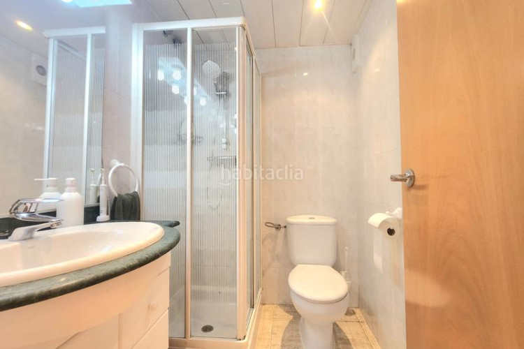 Piso 3 dormitorios, piscina, parking y trastero en Terrassa