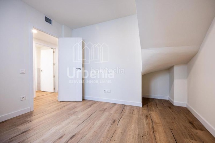 Dúplex luminosos dúplex con terraza con buenas vistas de 3 y 4 dormitorios en Terrassa