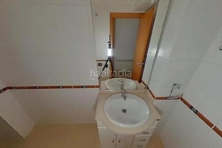 Piso errassa (barcelona). "okupado" (no se puede visitar ni hipotecar). en Terrassa
