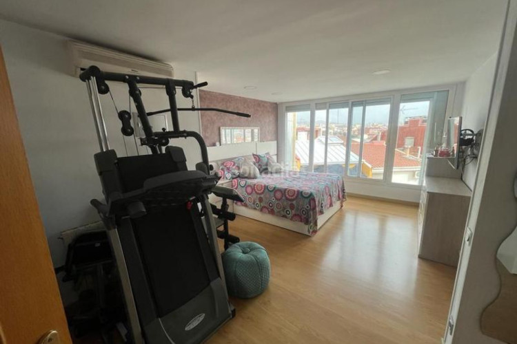 Chalet  en venta en La Cogullada, 5 dormitorios. en Terrassa