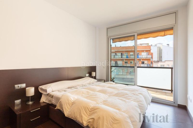 Piso en edison piso con piscina, parking y trastero en Terrassa